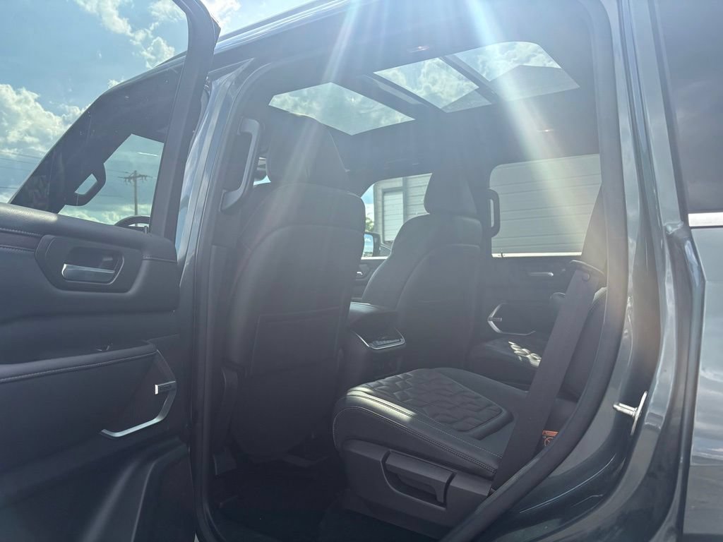 Used 2025 Nissan Armada Platinum RWD image 17