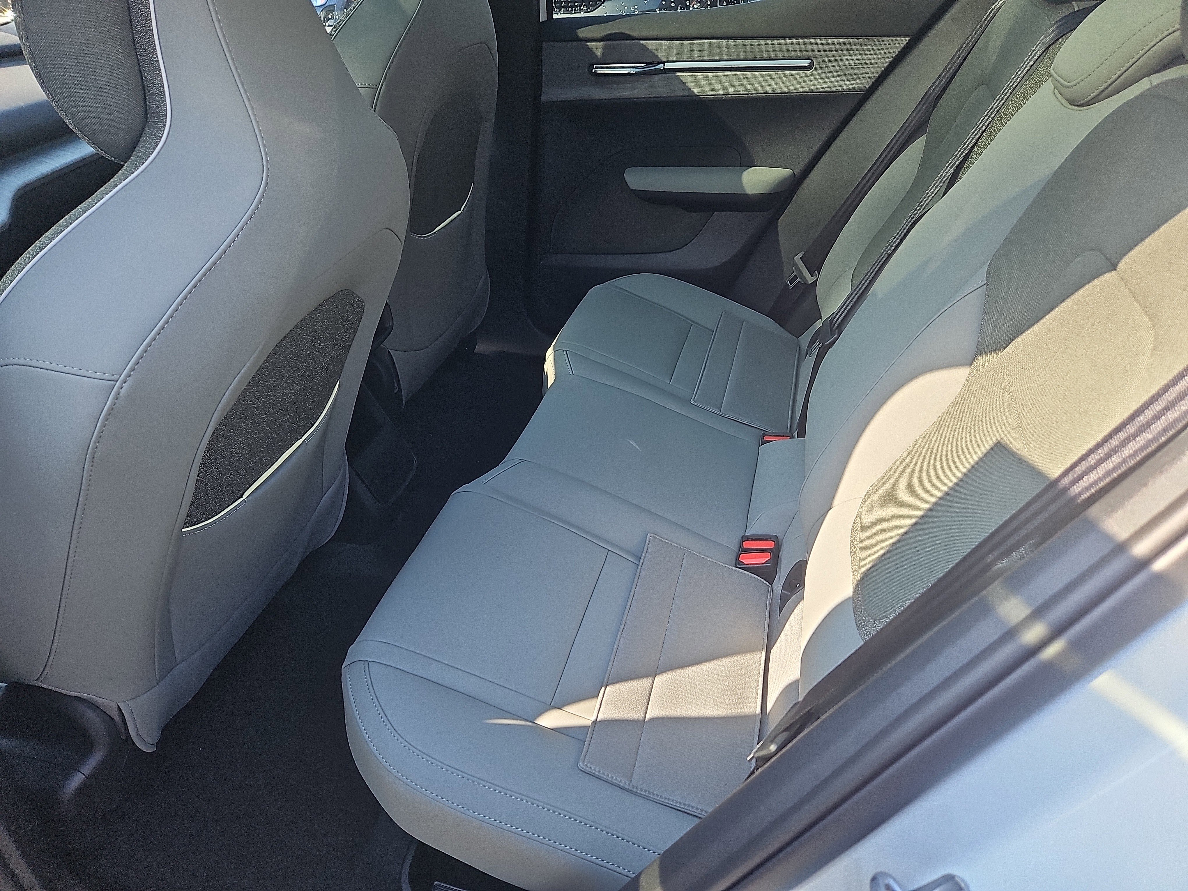 New 2026 Volvo EX30 Plus w/ Protection Package Premier image 17