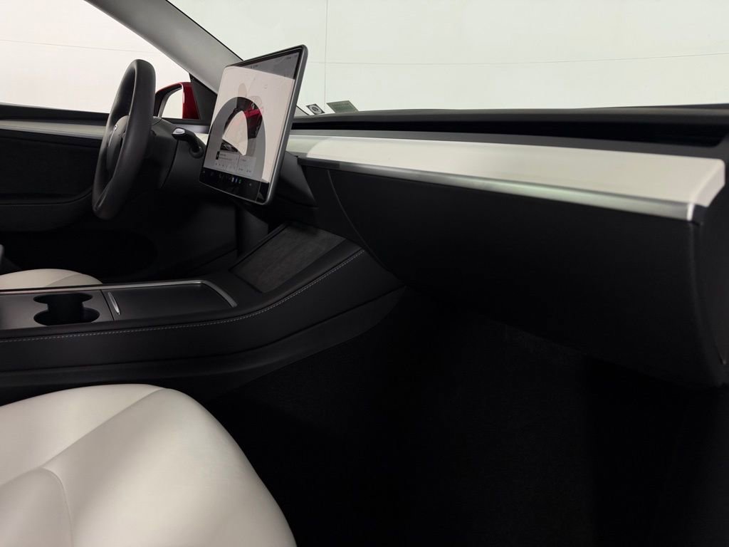 Used 2024 Tesla Model Y Long Range image 32