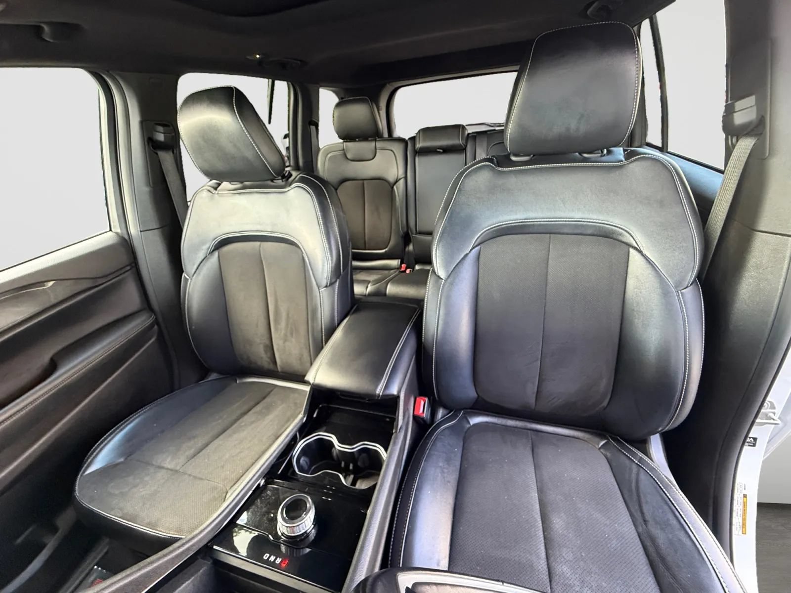 Used 2022 Jeep Grand Cherokee Altitude AWD/4WD image 13