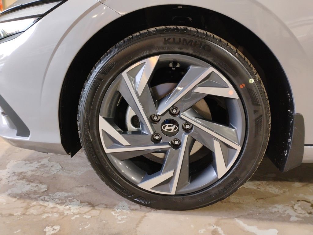 Used 2025 Hyundai Elantra Sport image 20