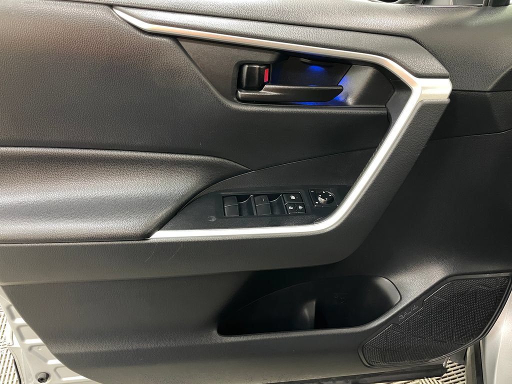 Used 2019 Toyota RAV4 LE w/ All Weather Liner Package AWD/4WD image 20