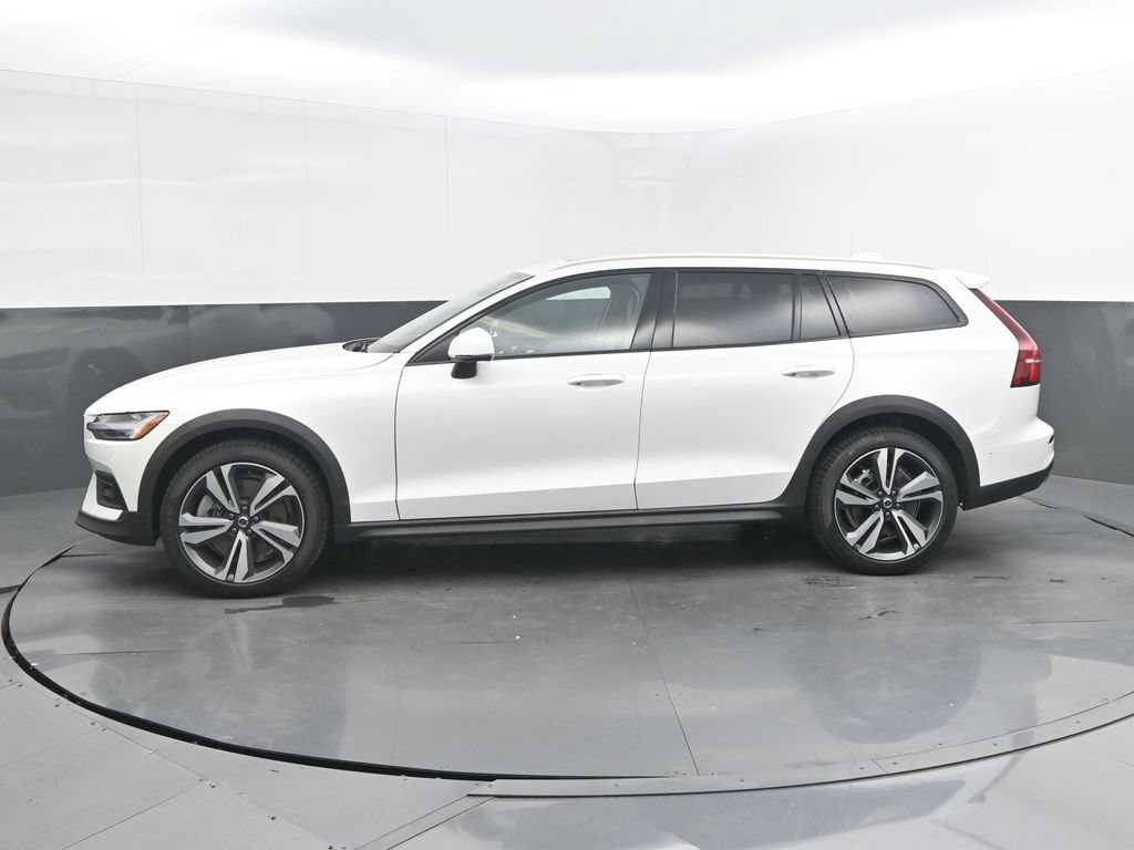 New 2026 Volvo V60 B5 Cross Country Plus w/ Climate Package AWD/4WD image 2