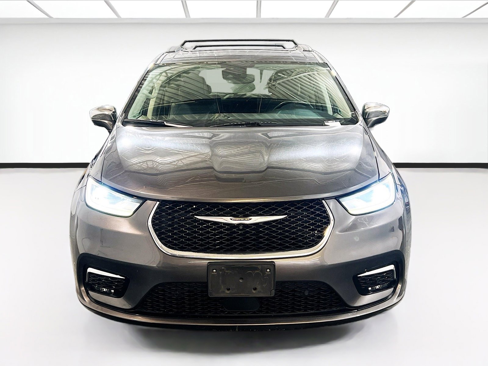 Used 2022 Chrysler Pacifica Limited FWD image 2