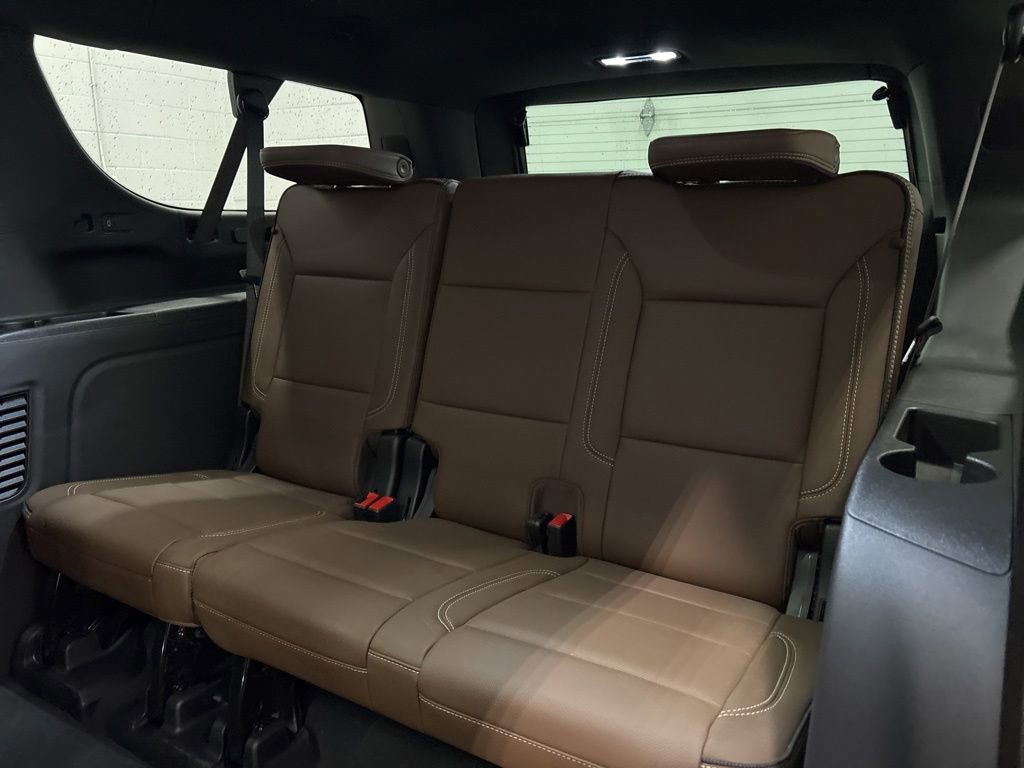 Used 2026 Chevrolet Suburban High Country AWD/4WD image 33