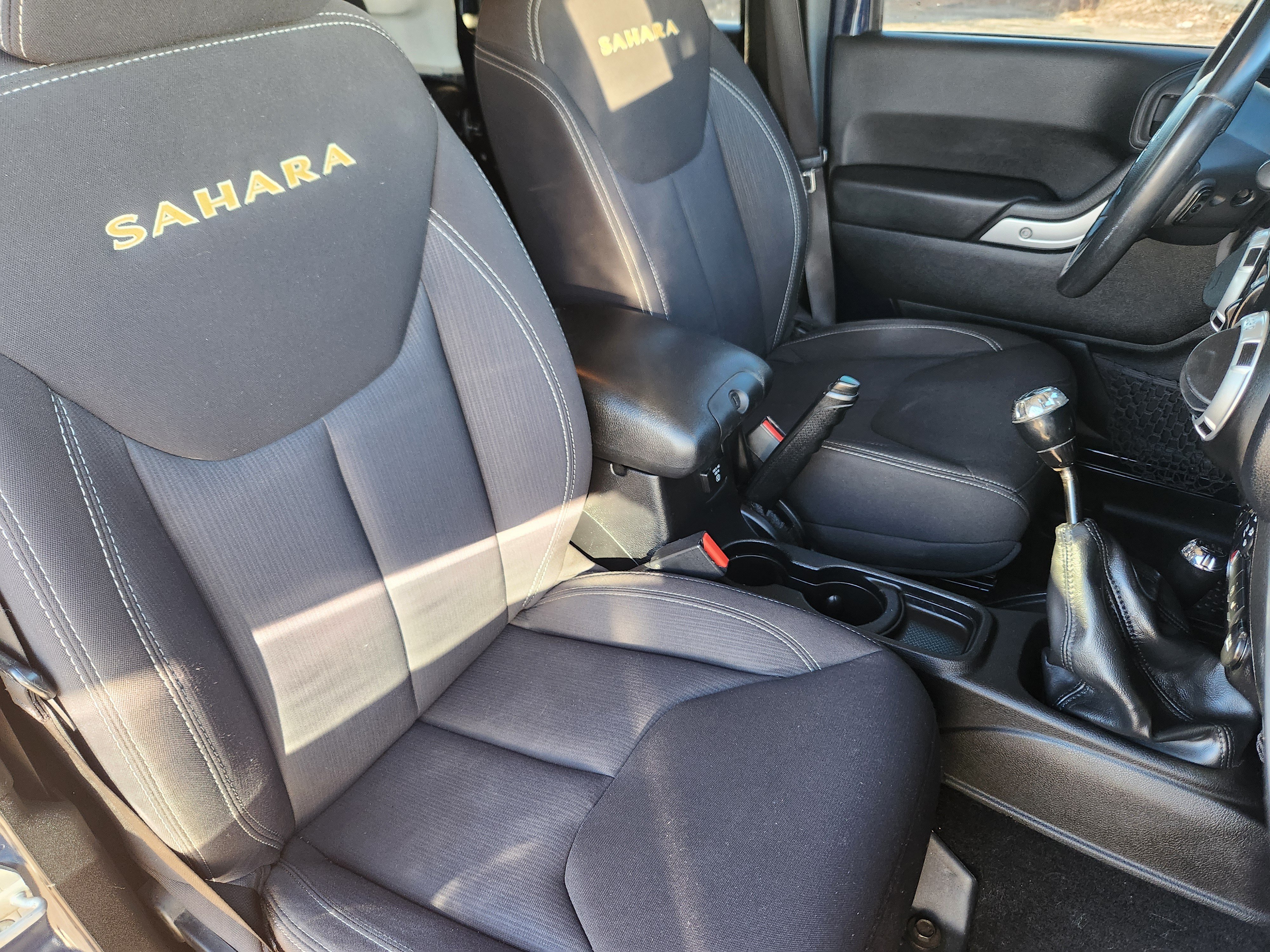 Used 2013 Jeep Wrangler Unlimited Sahara w/ Connectivity Group AWD/4WD image 10