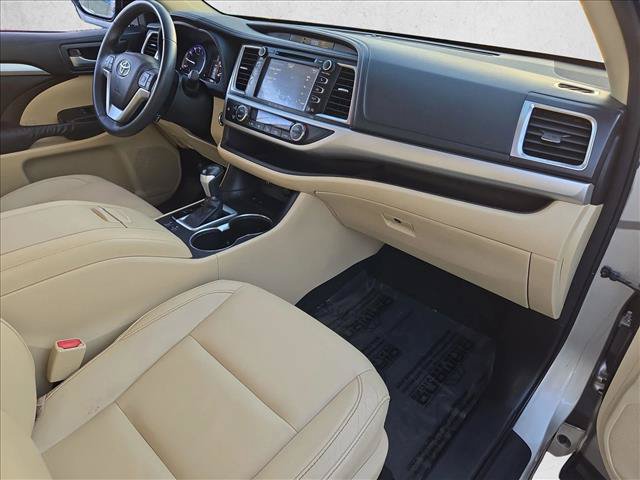 Used 2016 Toyota Highlander XLE FWD image 22