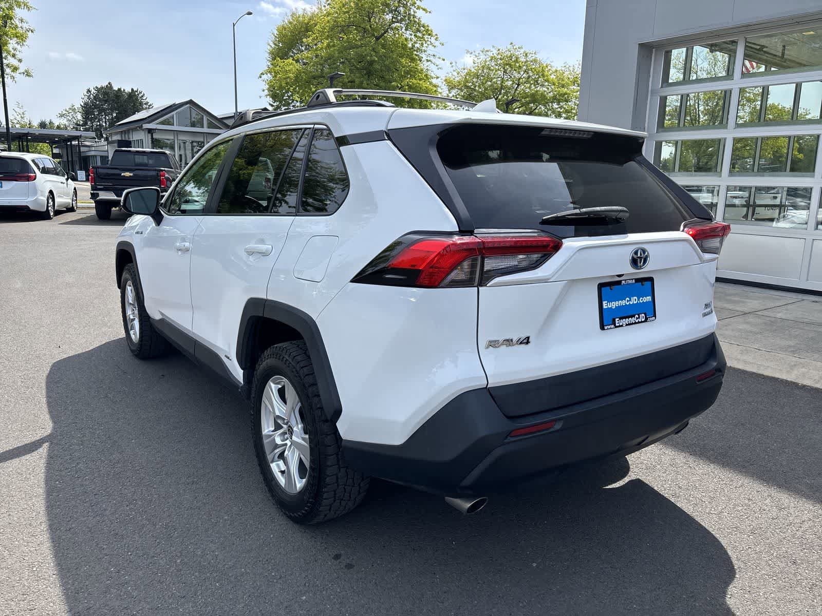 Used 2021 Toyota RAV4 XLE w/ XLE Grade Weather Package AWD/4WD image 3