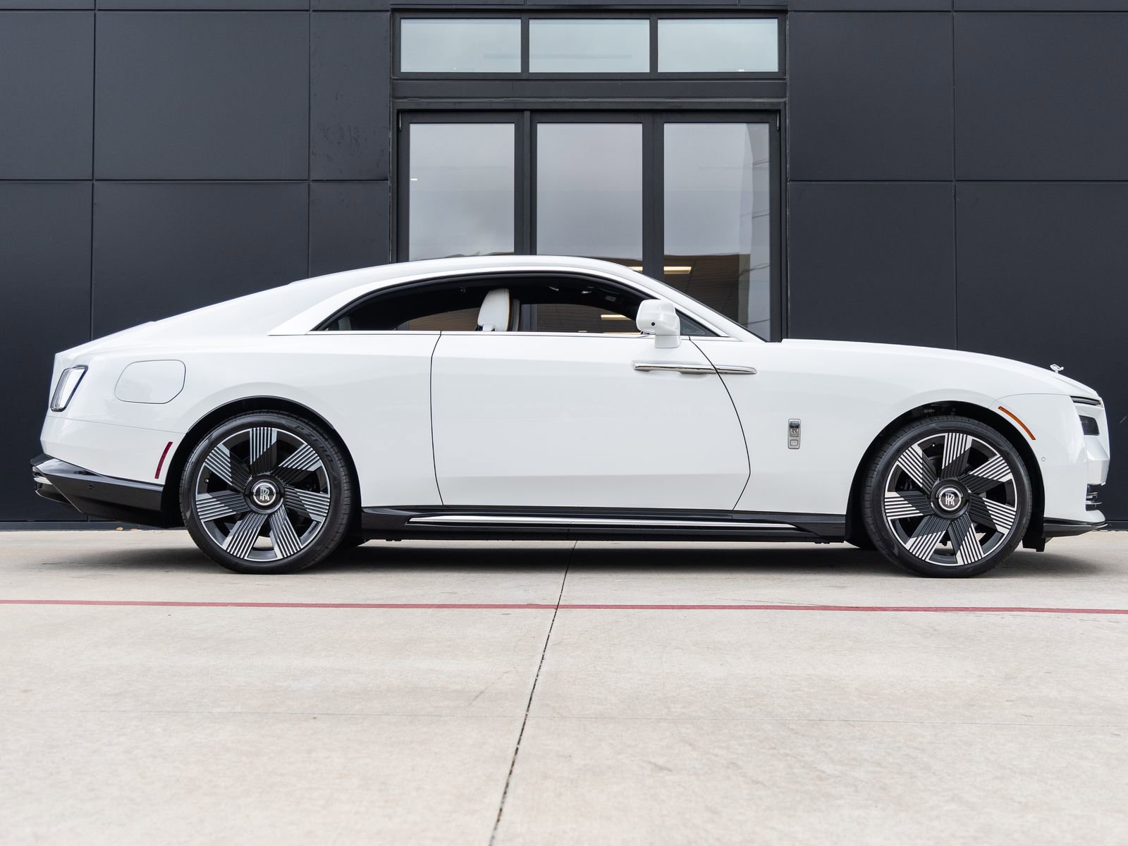 Used 2024 Rolls-Royce Spectre image 12