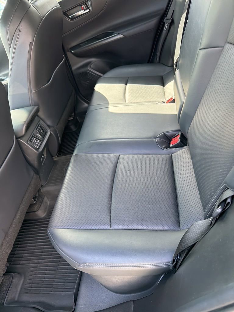 Used 2021 Toyota Venza XLE w/ Softex Package image 5