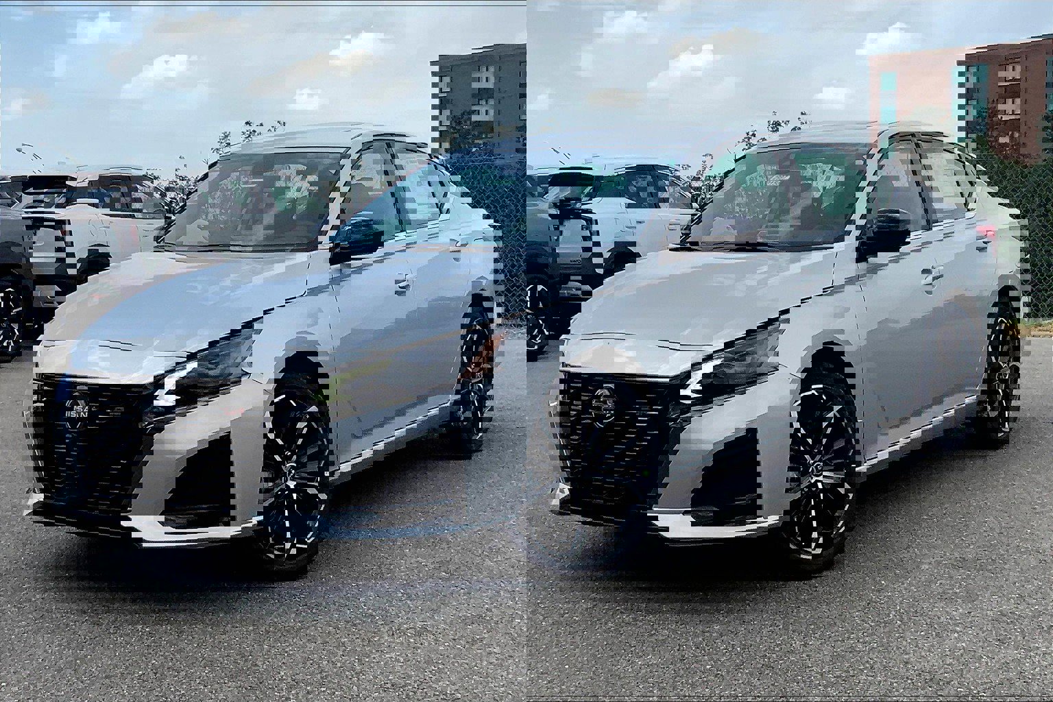 New 2025 Nissan Altima 2.5 SR image 2