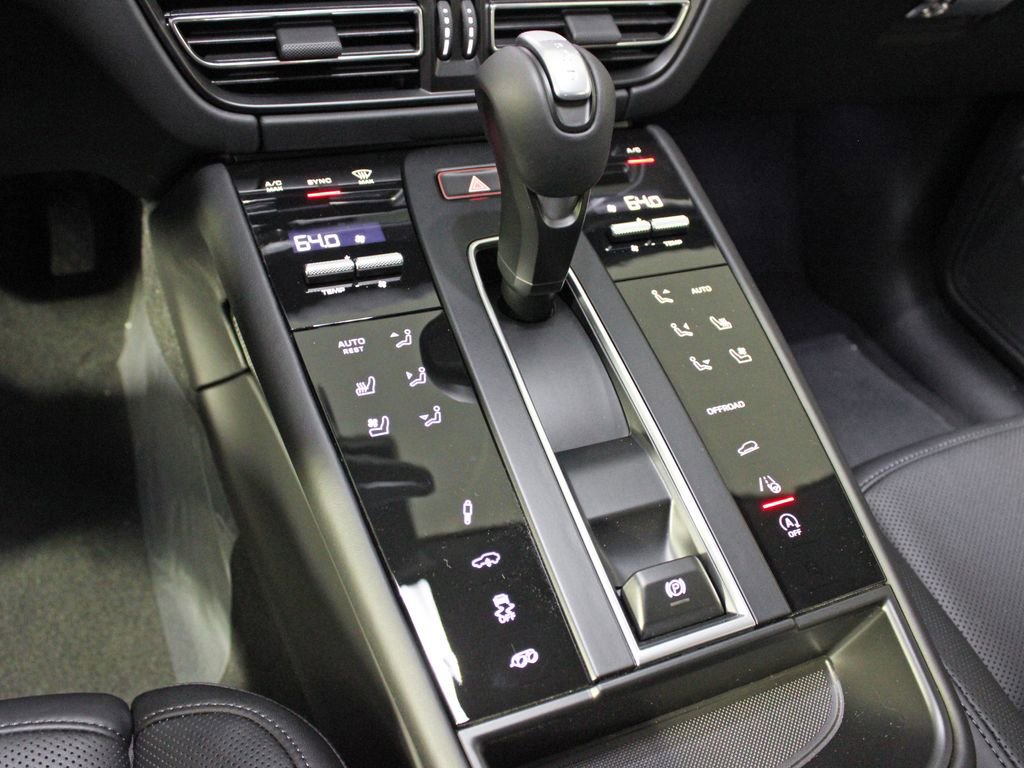 Certified 2026 Porsche Macan GTS AWD/4WD image 29