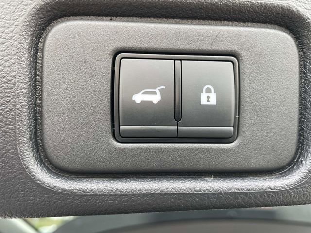 Used 2025 Nissan Pathfinder SV image 8