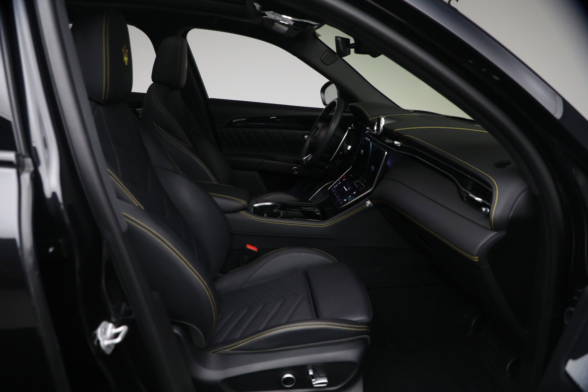 Certified 2023 Maserati Grecale Modena image 16