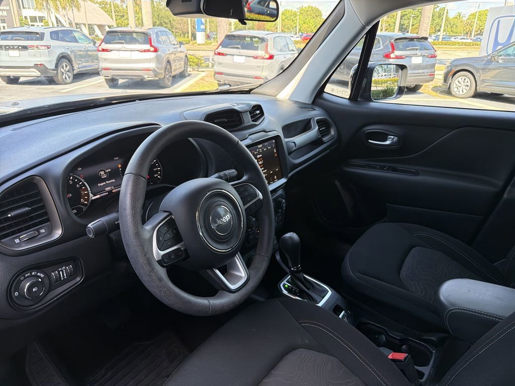 Used 2023 Jeep Renegade Latitude AWD/4WD image 20