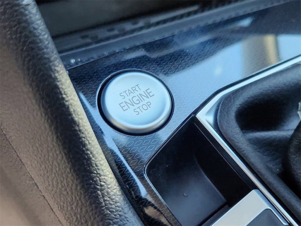 New 2025 Volkswagen Taos SE image 15