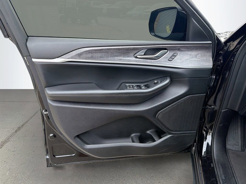 Used 2024 Jeep Grand Cherokee L Limited w/ Luxury Tech Group II image 25