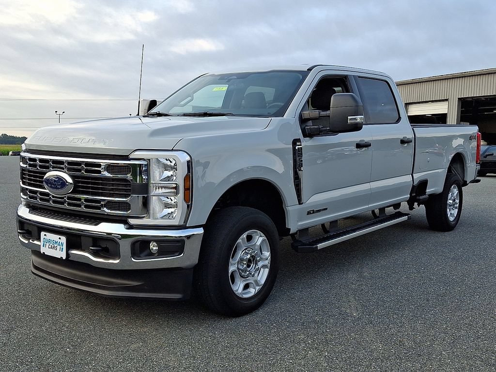 Used 2025 Ford F250 XLT AWD/4WD image 3