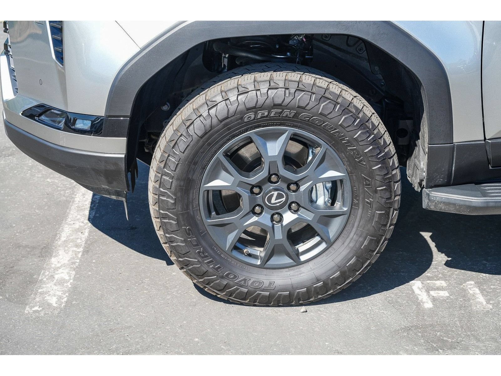 Used 2025 Lexus GX 550 AWD/4WD image 9
