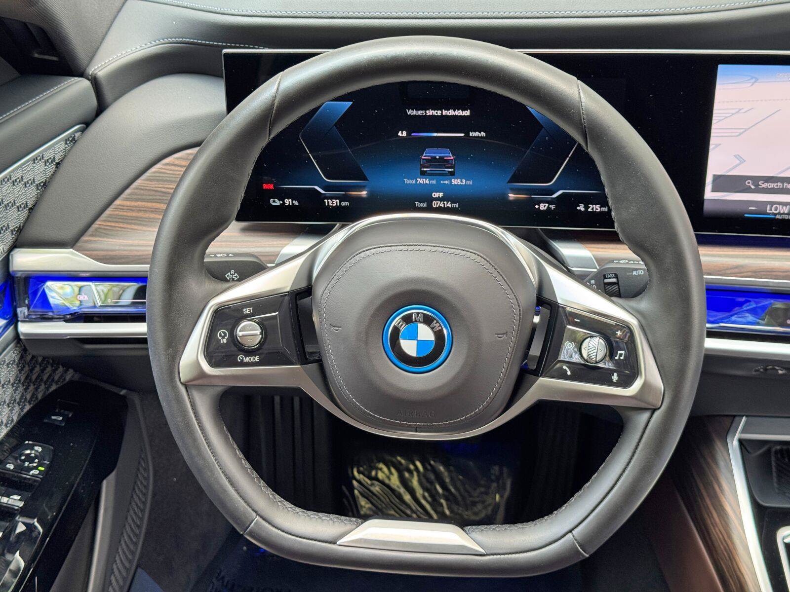 Used 2023 BMW i7 xDrive60 w/ Executive Package 2 AWD/4WD image 21