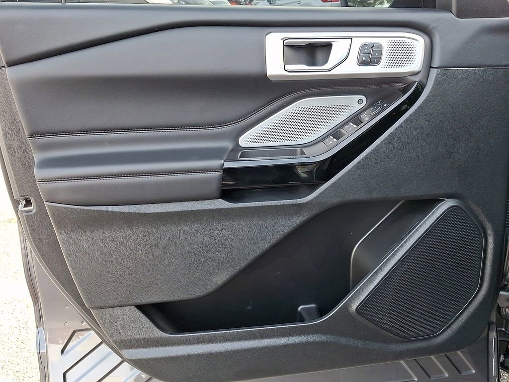 Used 2023 Ford Explorer Platinum w/ Technology Package image 14