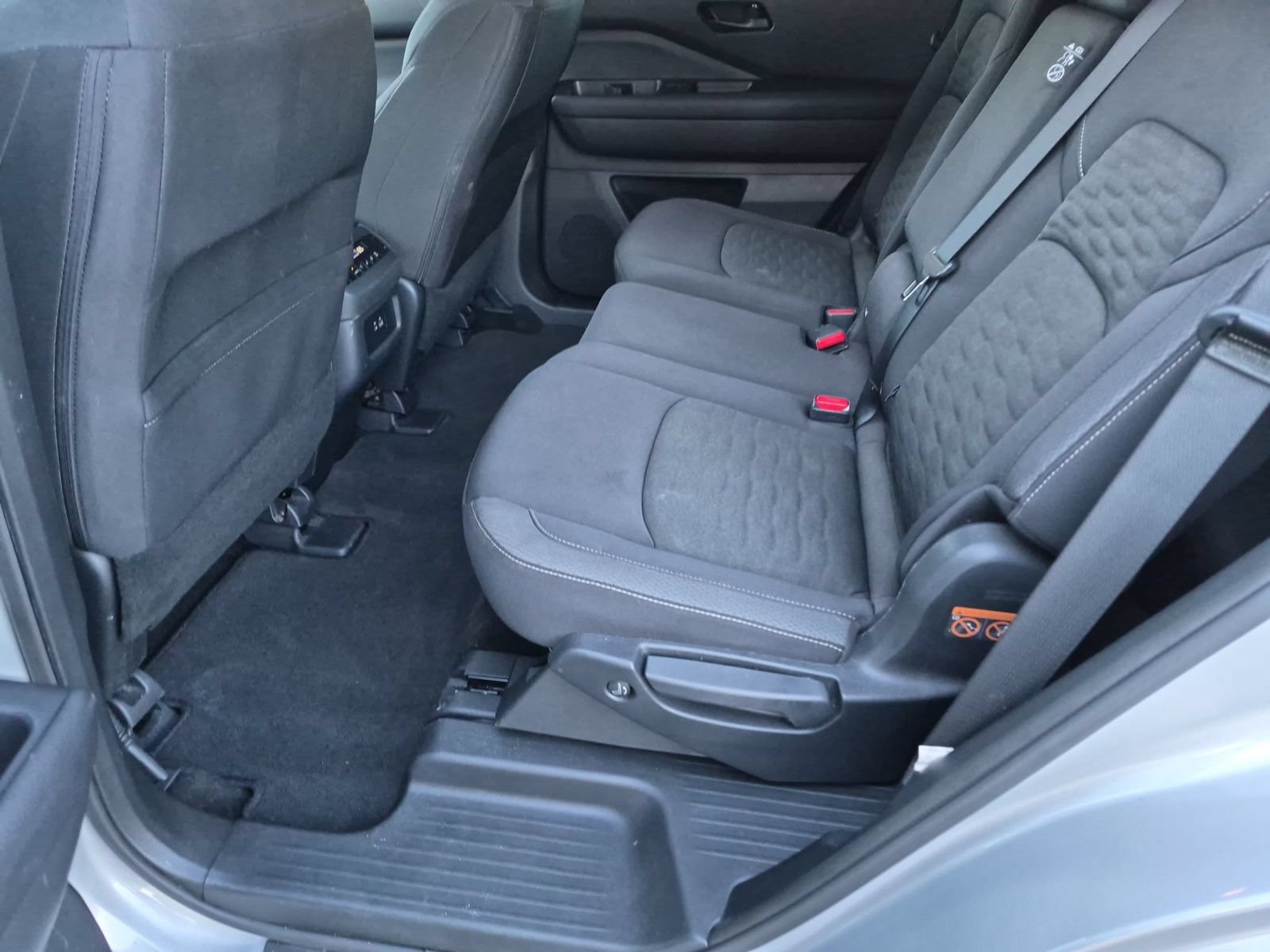 Used 2025 Nissan Pathfinder SV FWD image 17