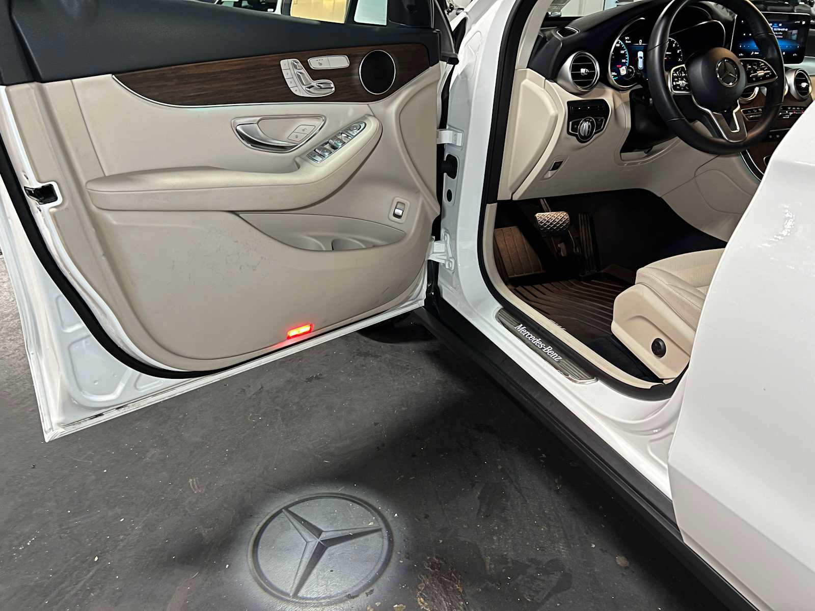 Used 2022 Mercedes-Benz GLC 300 4MATIC image 21