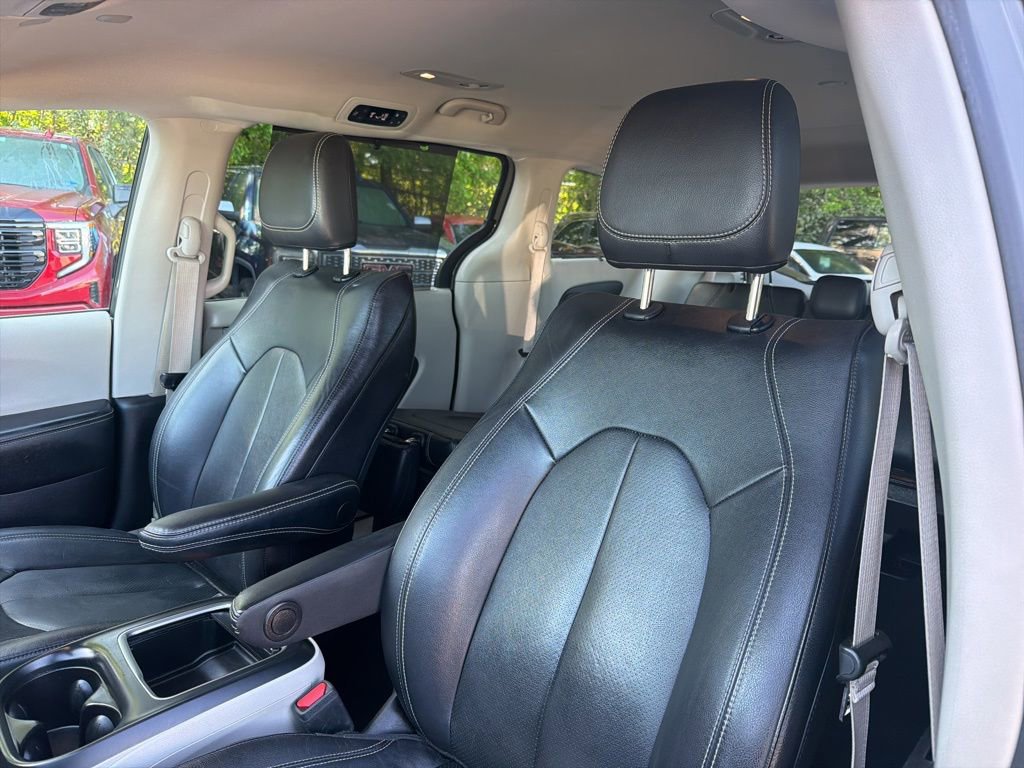 Used 2022 Chrysler Pacifica Touring-L image 20