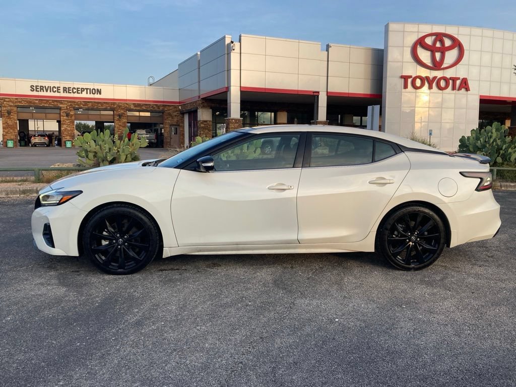 Used 2023 Nissan Maxima SR w/ Sport Mat Group FWD image 8