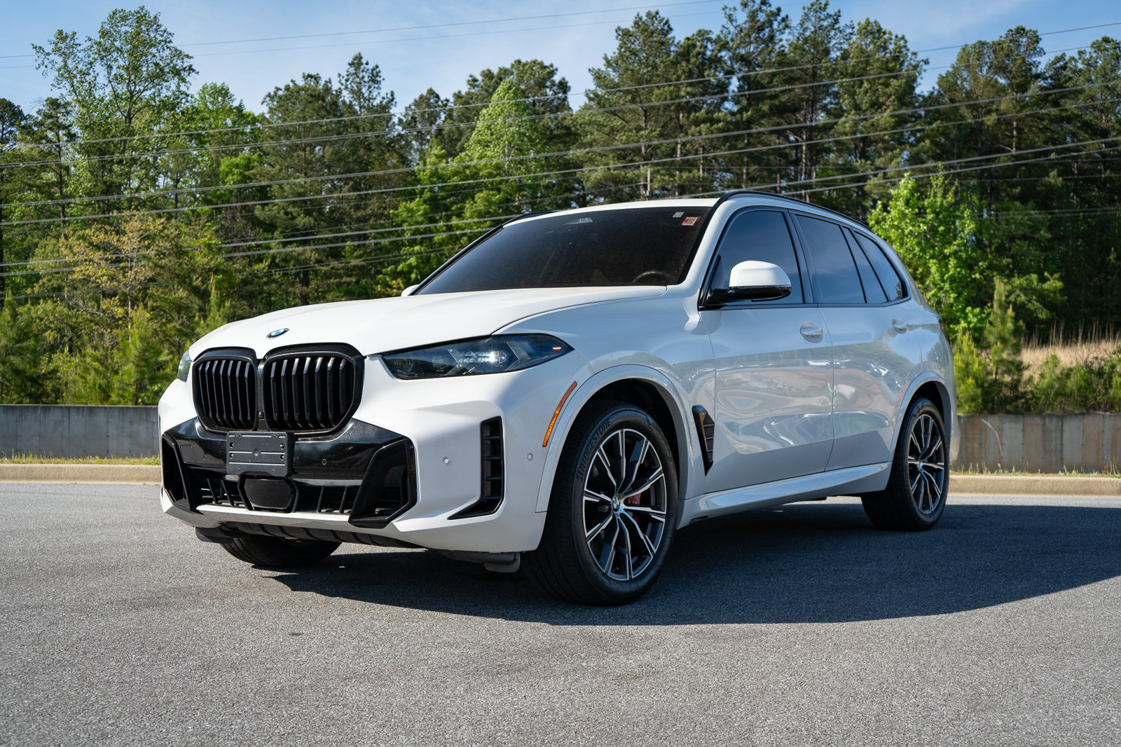 Used 2024 BMW X5 xDrive40i w/ M Sport Package AWD/4WD image 3