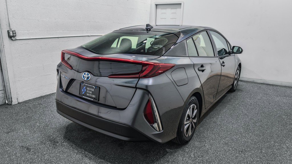 Used 2017 Toyota Prius Prime Premium image 8