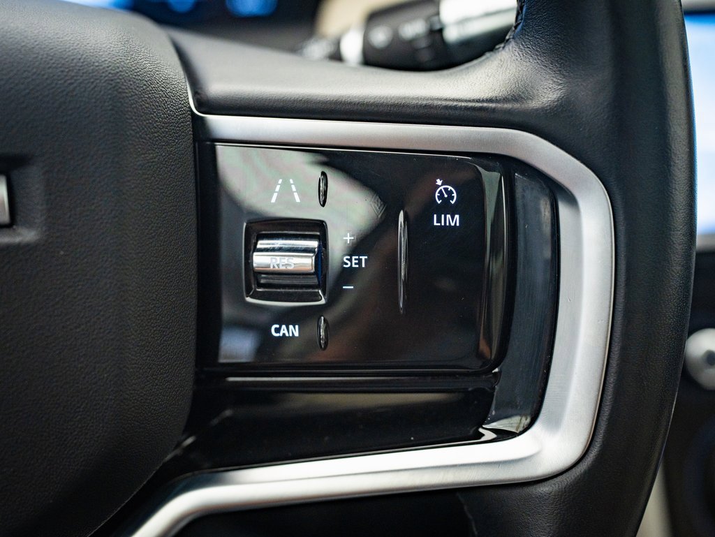 Used 2022 Land Rover Discovery Sport SE image 24