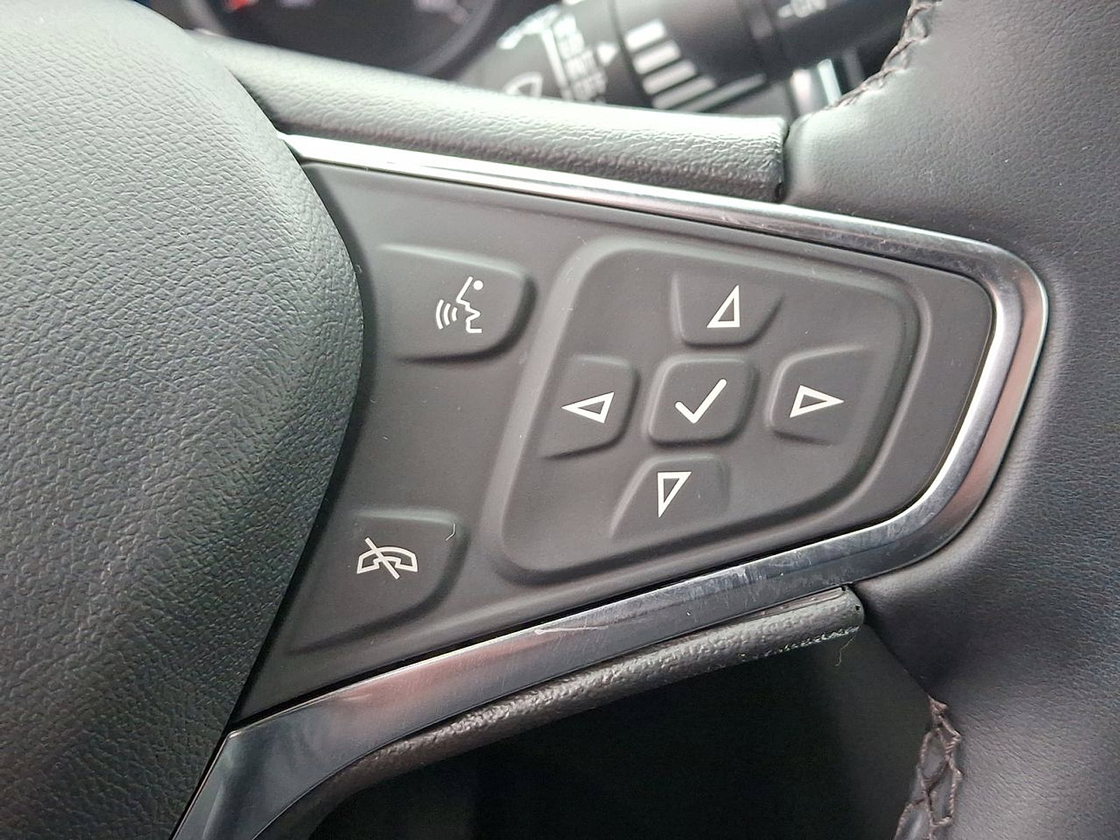 Certified 2024 Chevrolet Equinox LT w/ LPO, Floor Liner Package image 18