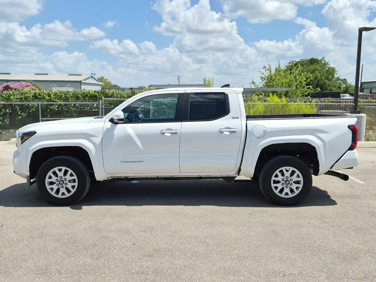 Certified 2025 Toyota Tacoma SR5 AWD/4WD image 2
