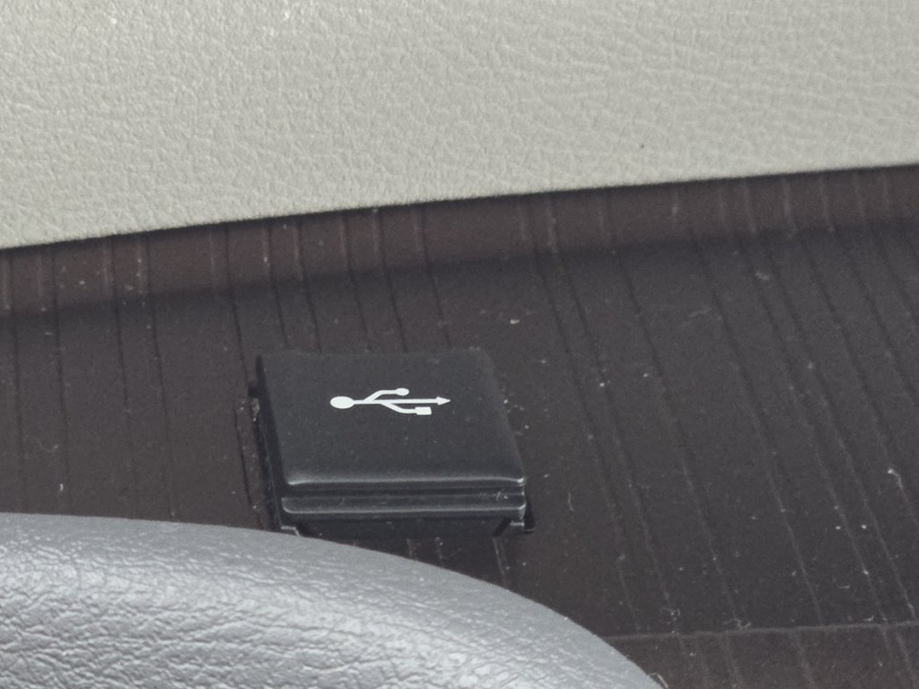 Certified 2024 Toyota Sienna XLE FWD image 32