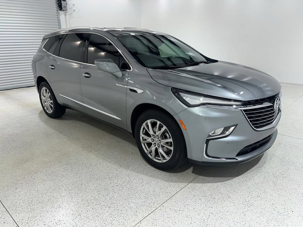 Used 2024 Buick Enclave Essence w/ Experience Buick Package FWD image 7