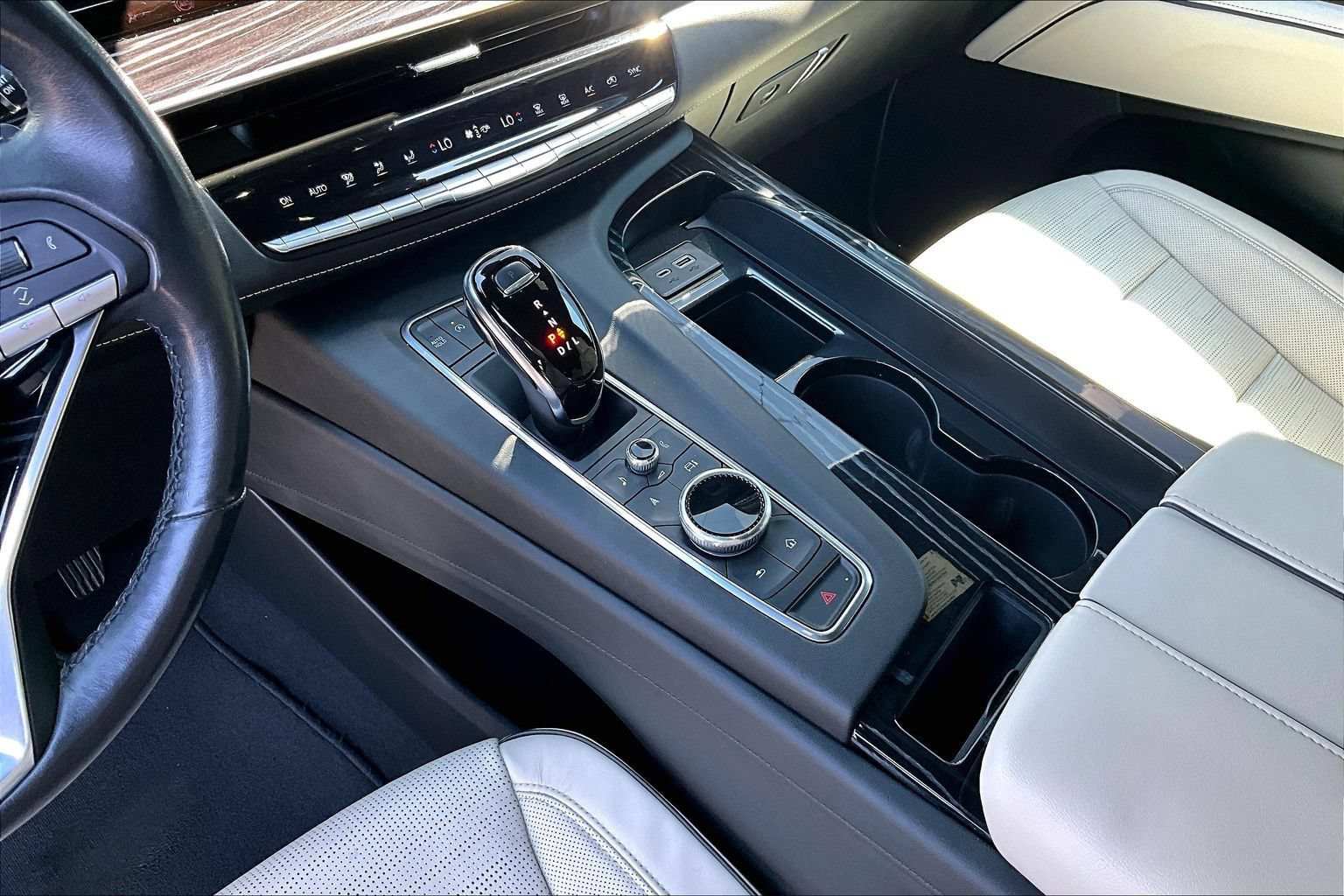 Used 2021 Cadillac Escalade ESV Sport w/ Driver Assist Tech Package AWD/4WD image 17