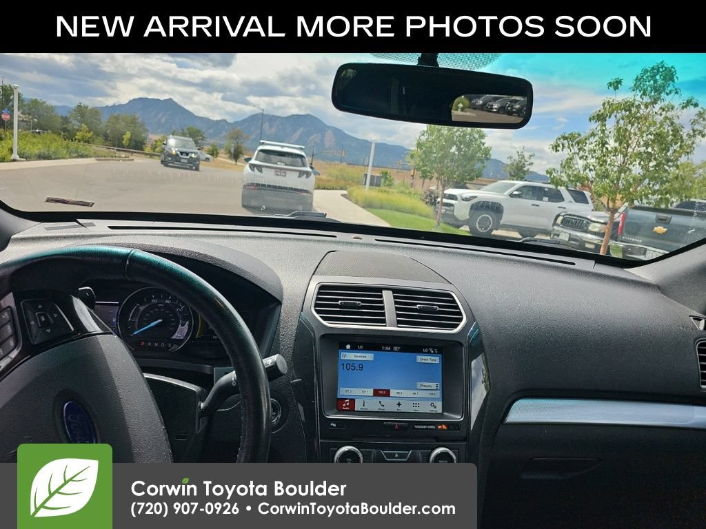 Used 2017 Ford Explorer XLT w/ Equipment Group 202A AWD/4WD image 12