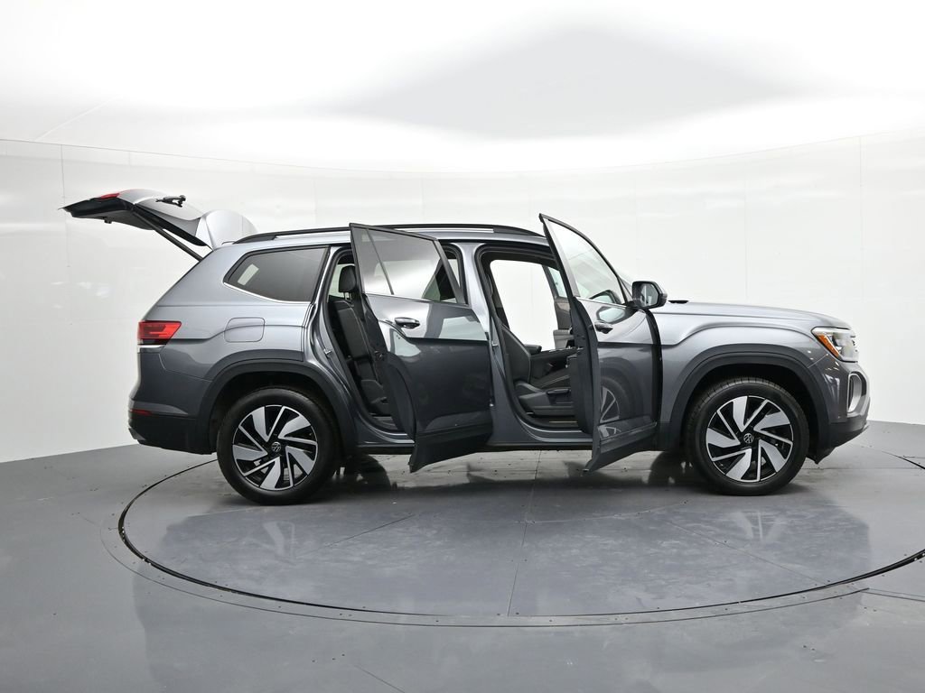 Used 2025 Volkswagen Atlas SE image 25