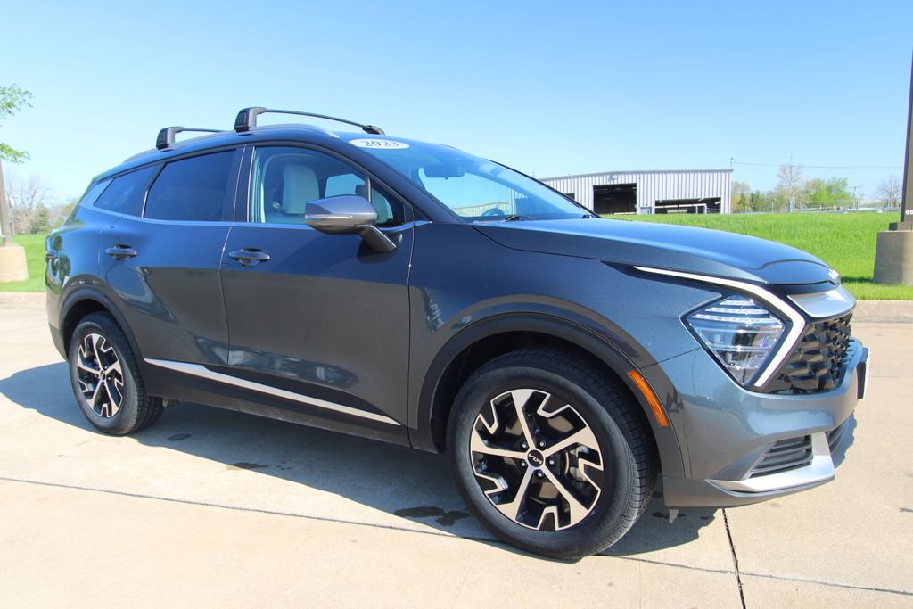 Used 2024 Kia Sportage EX image 3