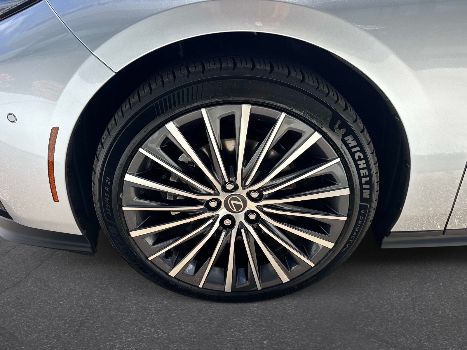 New 2026 Lexus ES 350e FWD image 10