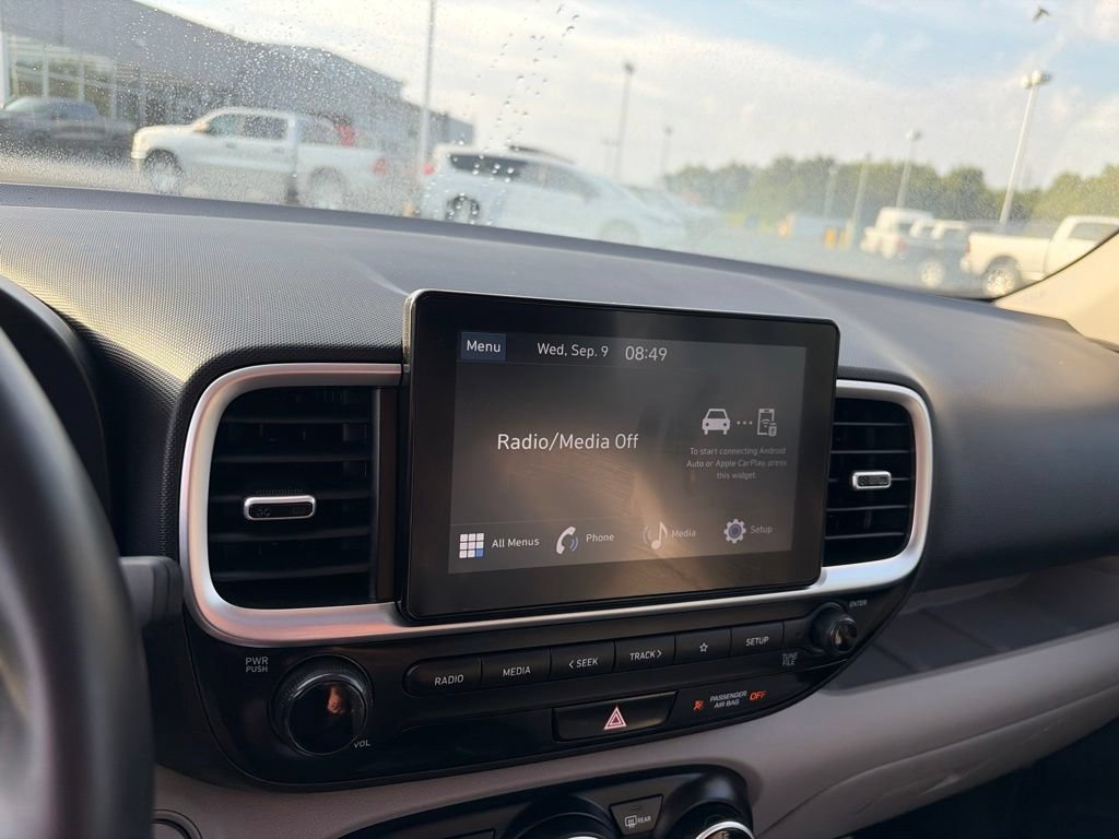 Used 2025 Hyundai Venue SEL FWD image 32
