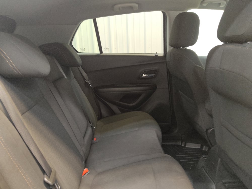 Used 2022 Chevrolet Trax LS w/ Tint and Cruise Package AWD/4WD image 19