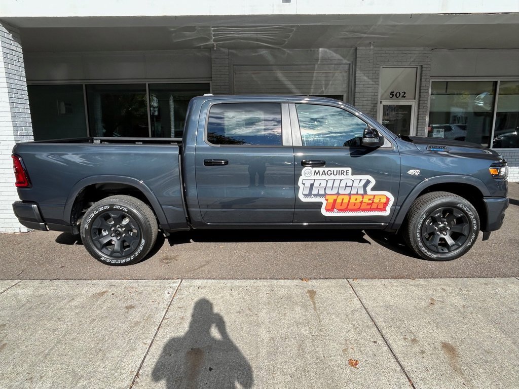 New 2026 RAM 1500 4x4 Crew Cab image 4