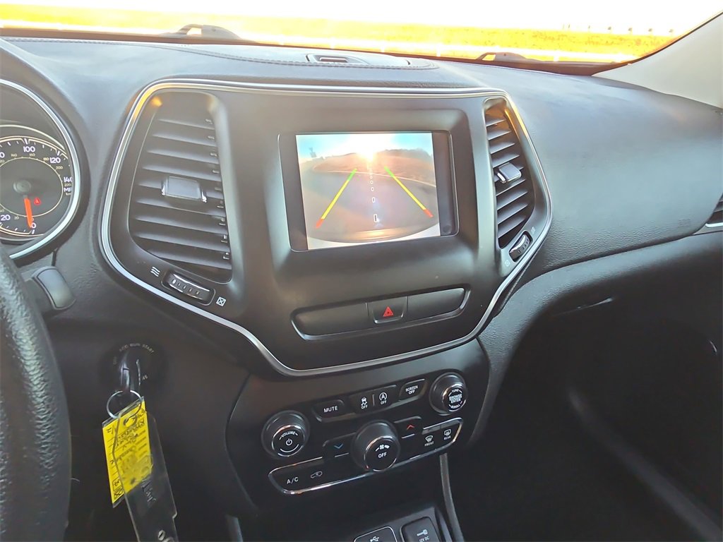 Used 2019 Jeep Cherokee Latitude w/ Popular Appearance Group image 23