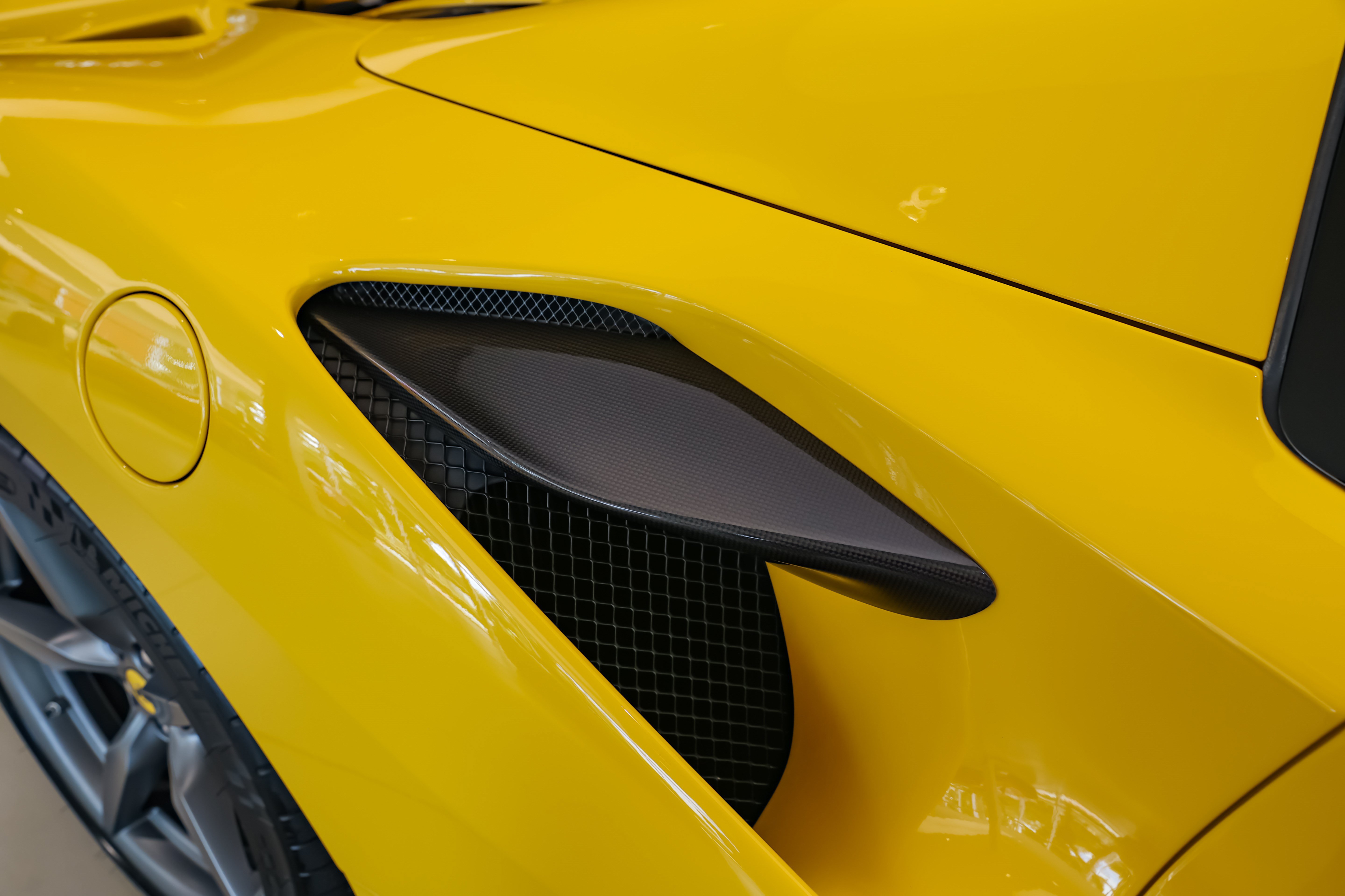 Used 2023 Ferrari F8 Tributo RWD image 31