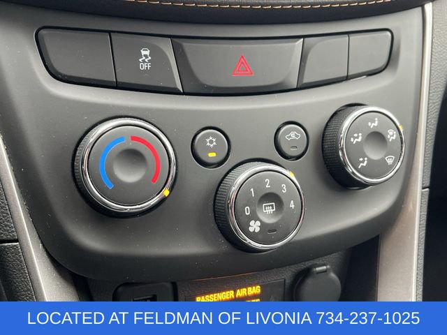 Certified 2022 Chevrolet Trax LT w/ LT Convenience Package image 17