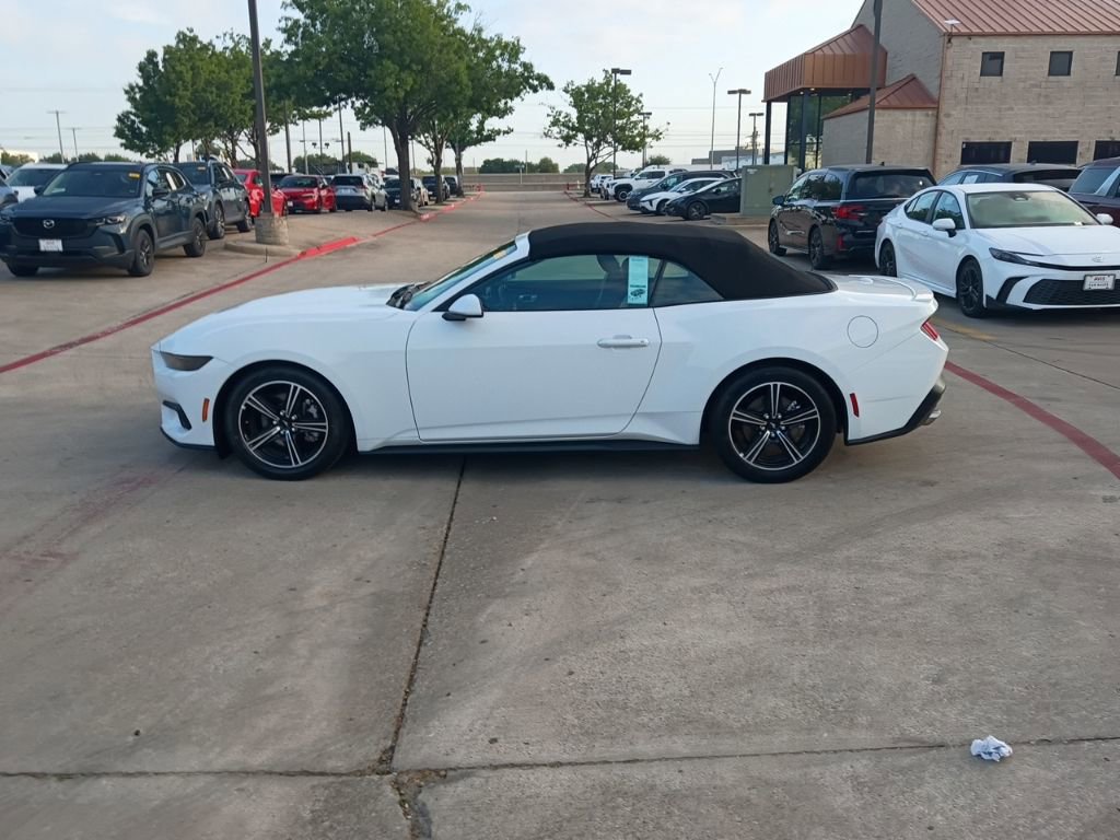 Used 2025 Ford Mustang Premium image 4