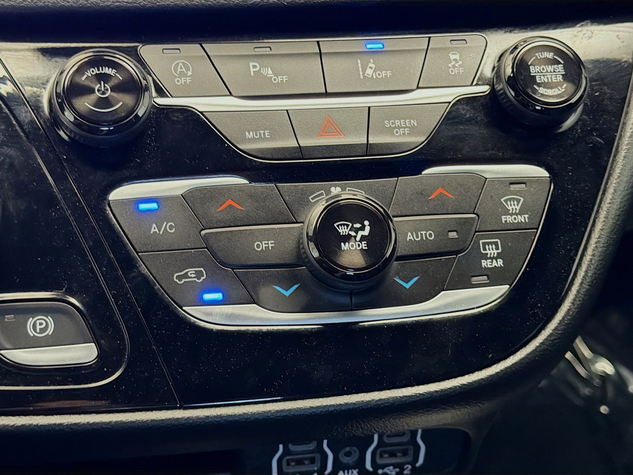 Used 2025 Chrysler Pacifica Select FWD image 10