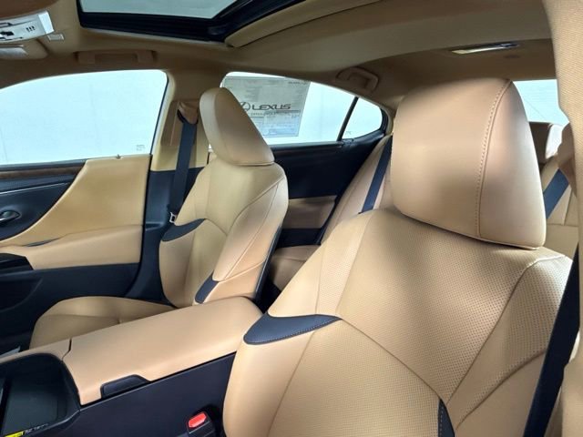 New 2025 Lexus ES 300h w/ Premium Package image 6